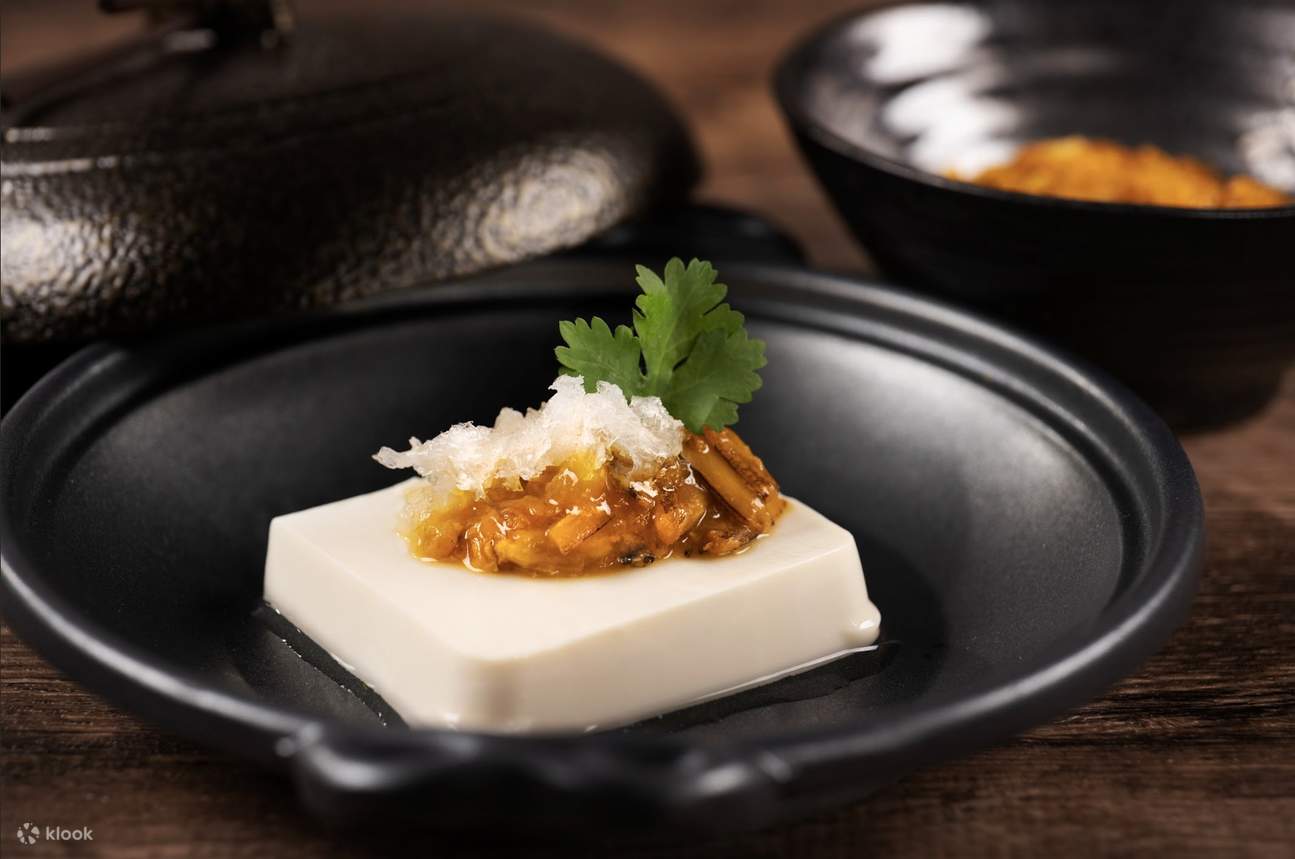 Tofu brasato con nido di rondine e polpa di granchio